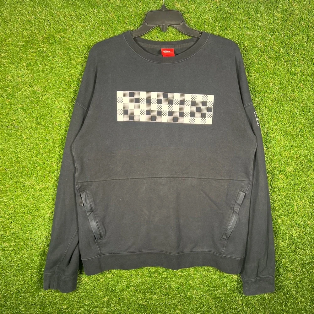 Nike NYC‎ Mens Black Graphic Crewneck Sweatshirt Zippered Pocket Size M
